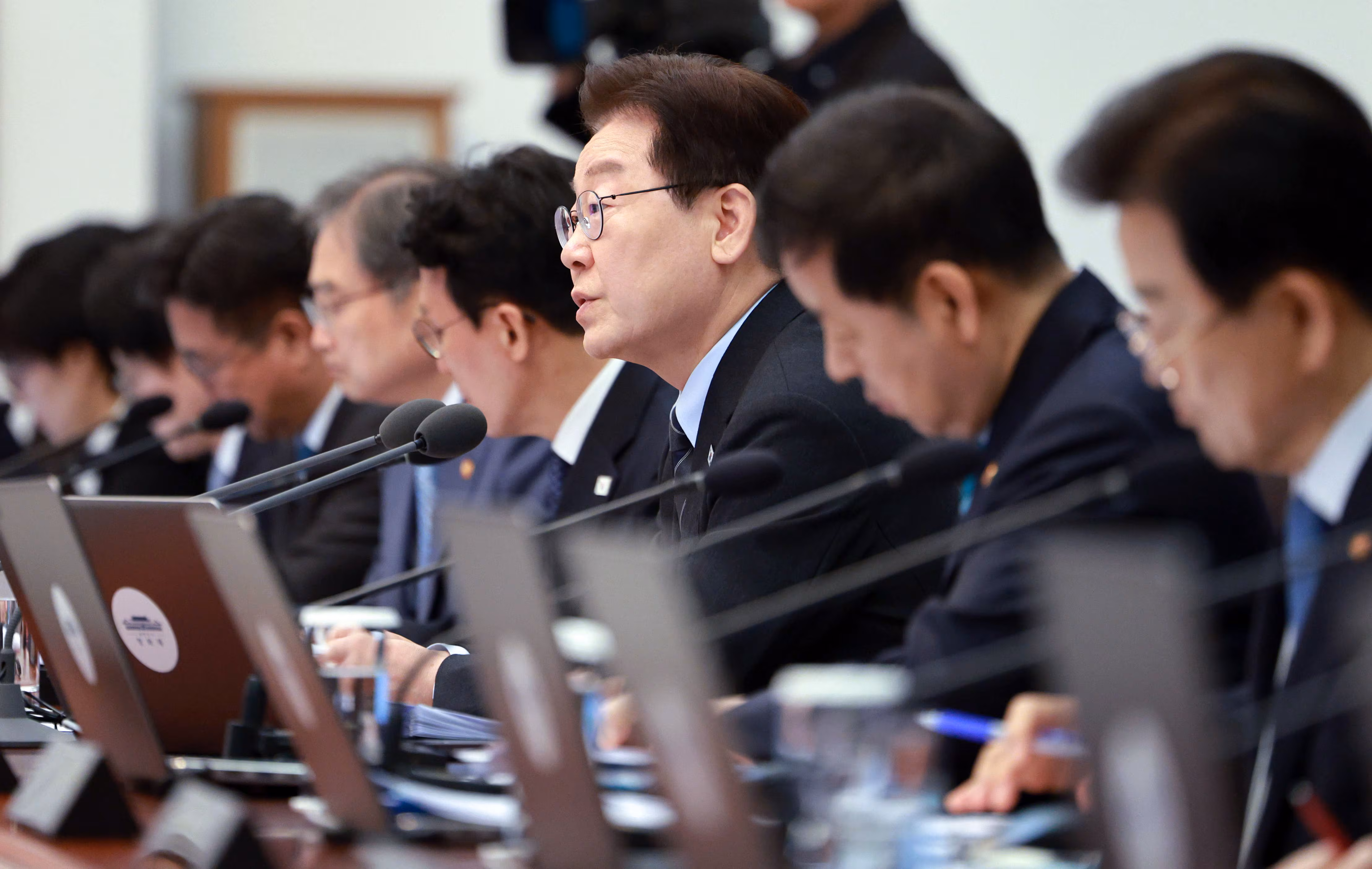 이재명 대통령이 6일 청와대에서 열린 국무회의 겸 비상경제점검회의에서 발언하고 있다./연합뉴스