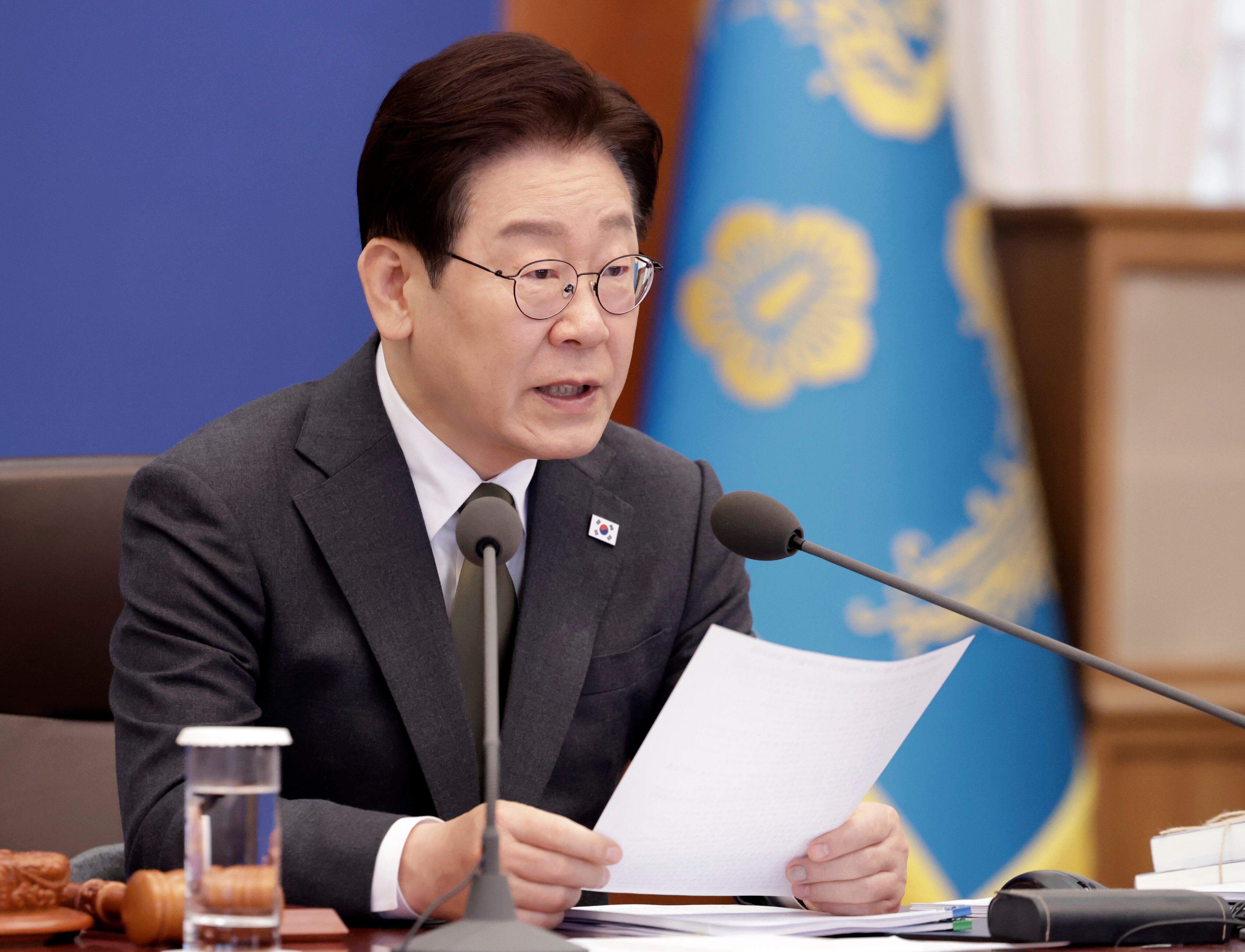 이재명 대통령이 14일 청와대에서 열린 제16회 국무회의 겸 제5차 비상경제점검회의에서 발언을 하고 있다. /뉴스1