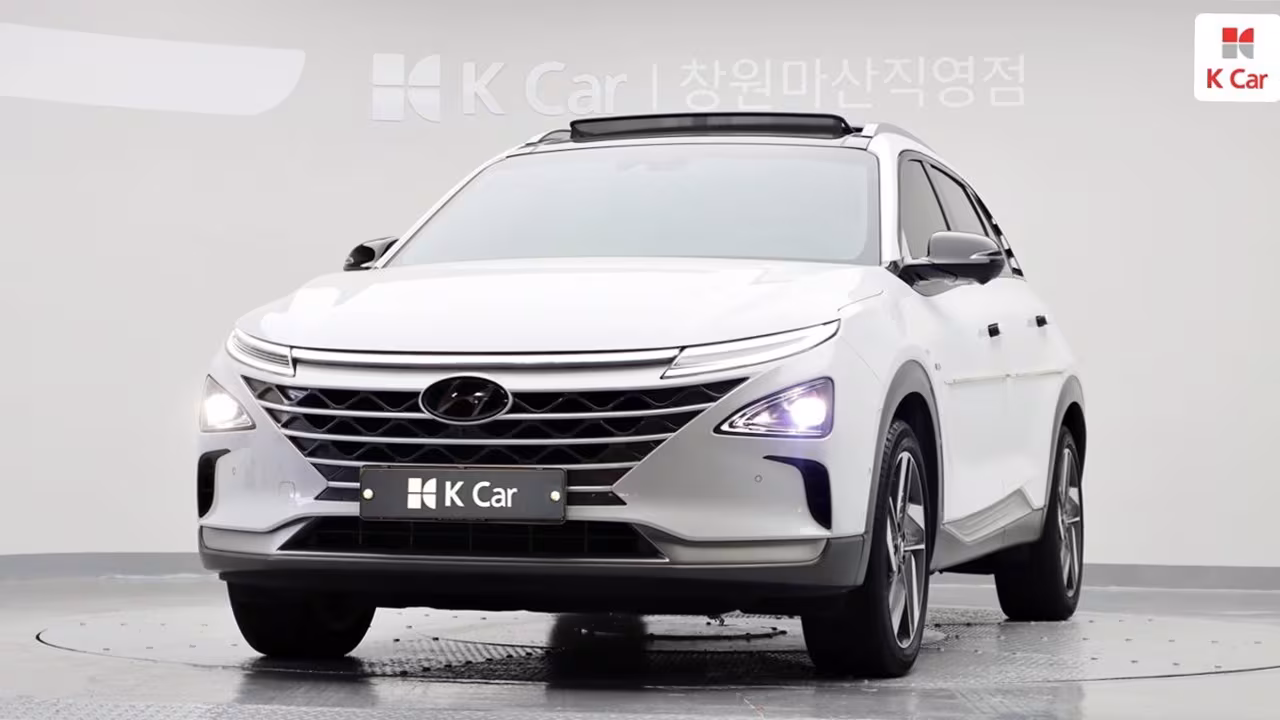 국내 최대 직영 중고차 기업 케이카(K car)에서 판매되는 현대자동차 수소전기 중형 SUV '넥쏘'의 모습. /뉴스1