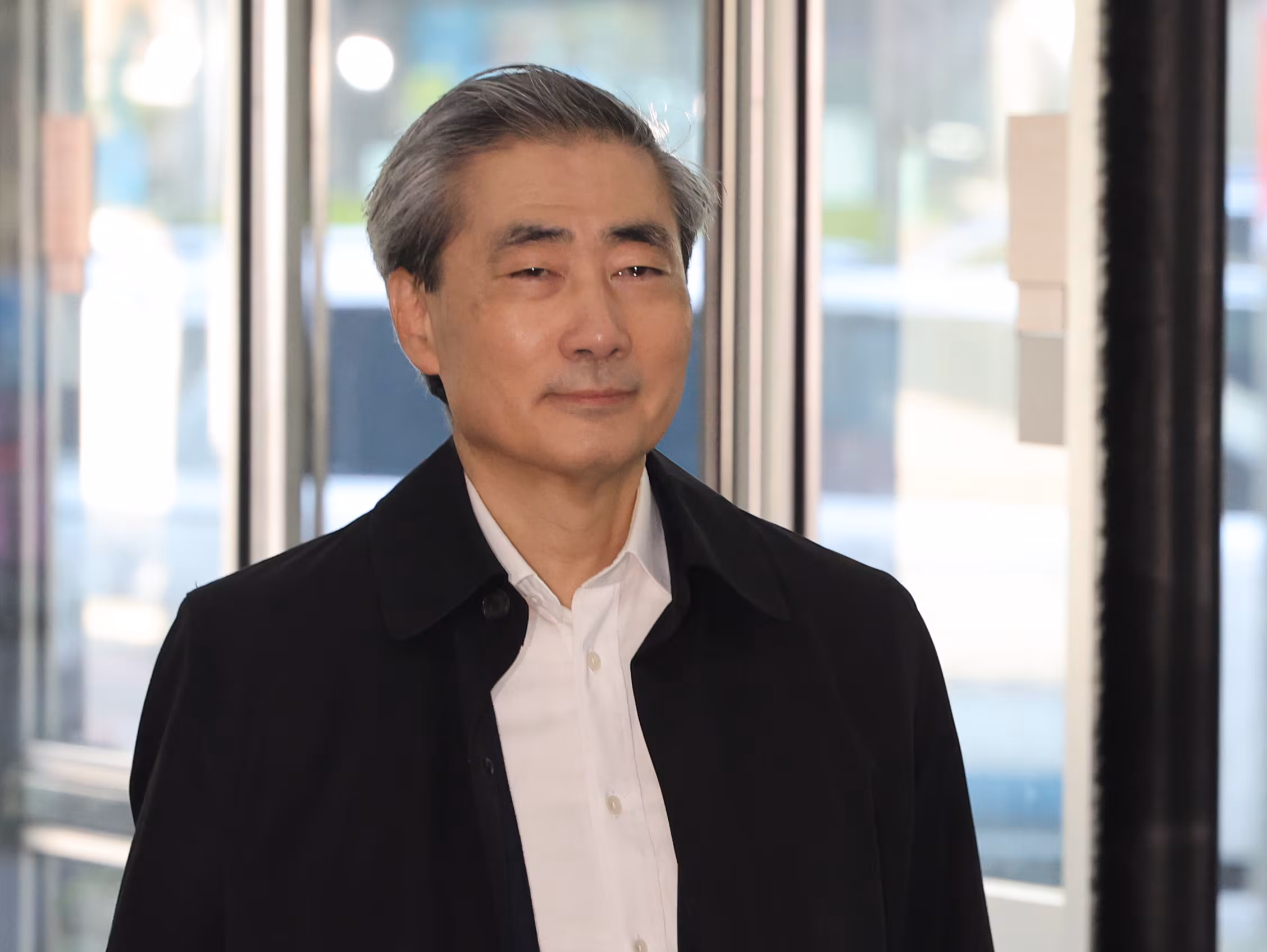 신현송 한국은행 총재 후보자가 8일 오전 서울시 중구 한화금융플라자에 마련된 청문회 준비 사무실로 출근하고 있다. /뉴스1