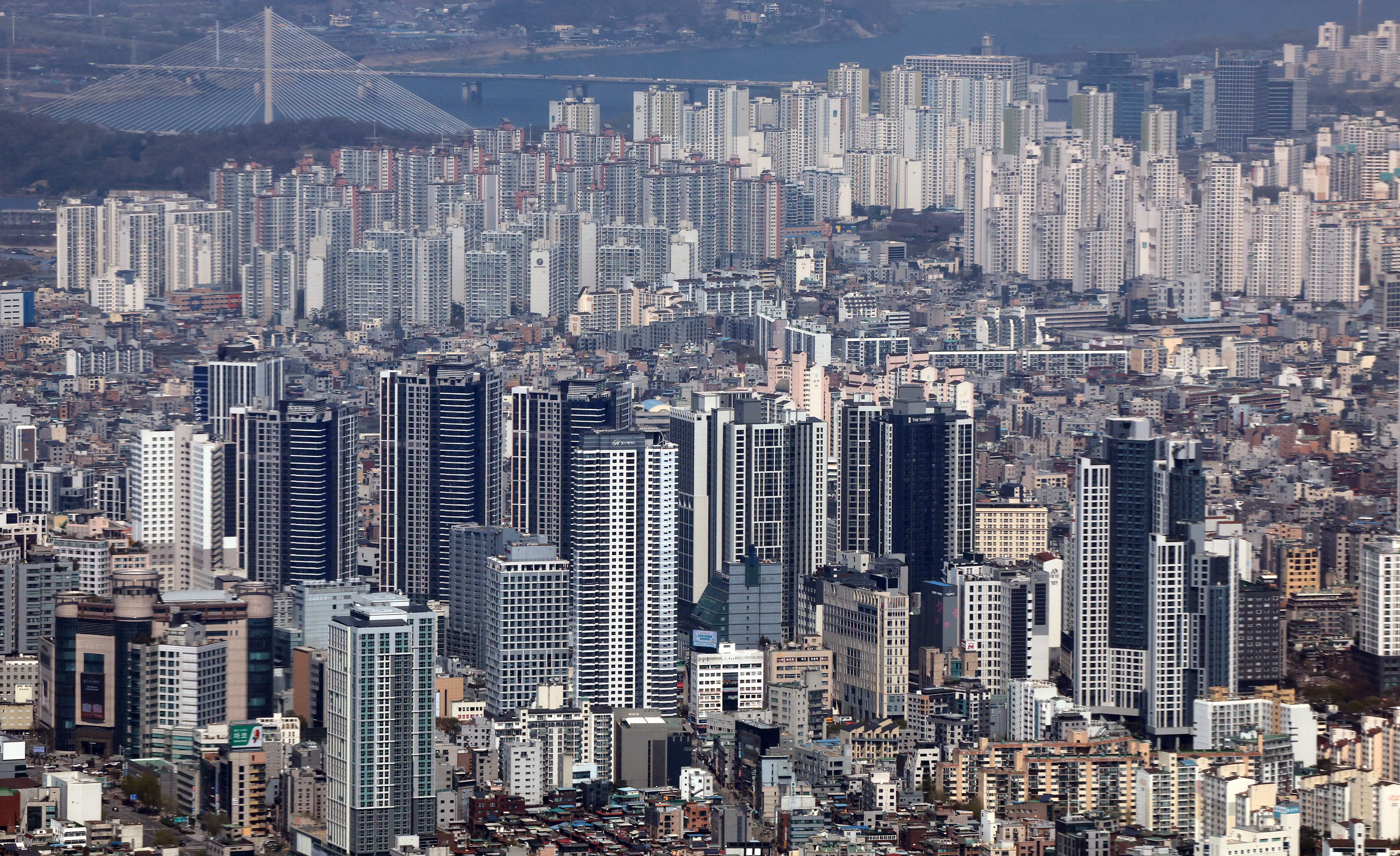 서울 송파구 롯데월드 타워에서 바라본 아파트 단지. /뉴스1