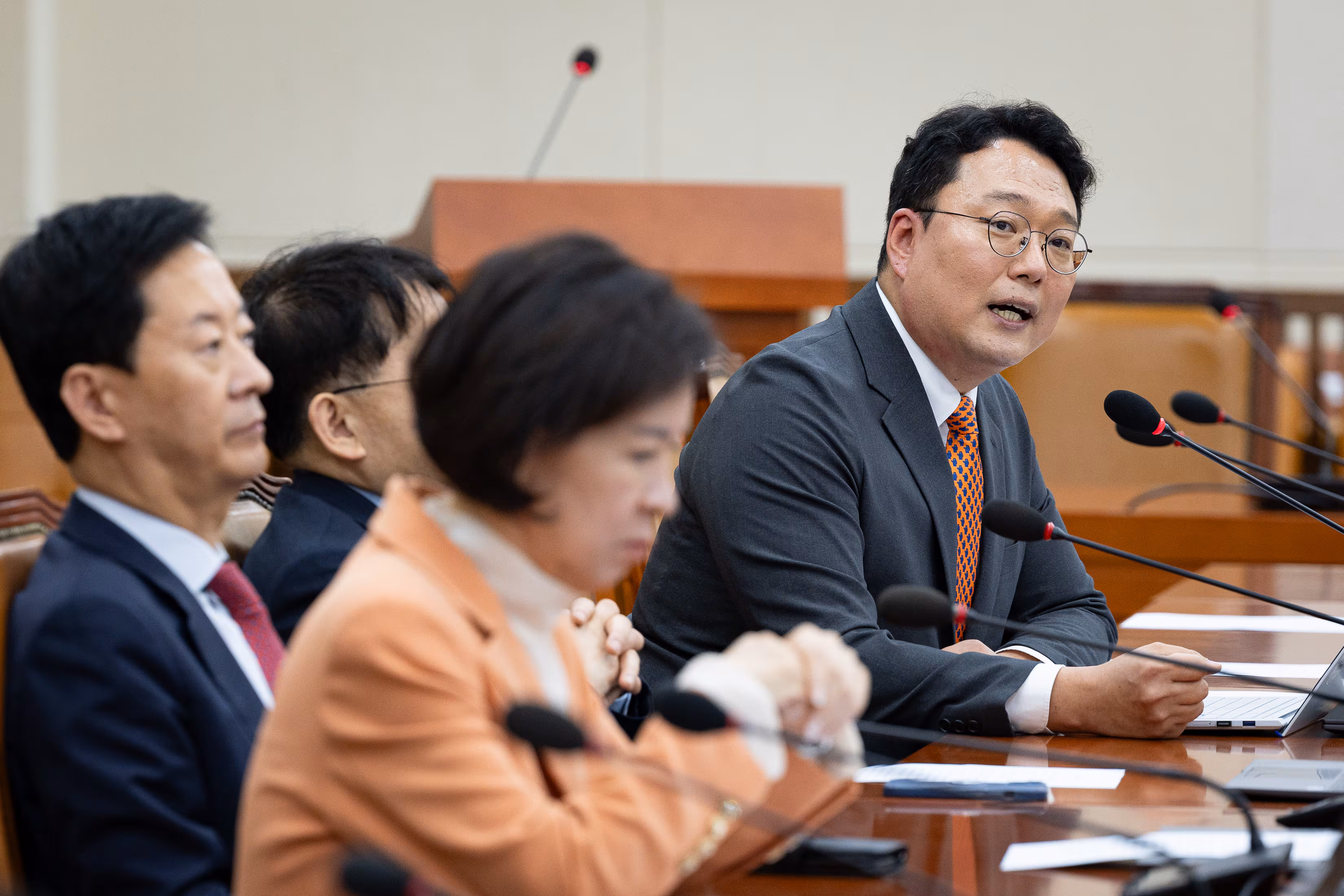 천하람 개혁신당 원내대표가 17일 서울 여의도 국회에서 열린 제434회 국회(임시회) 재정경제기획위원회 제4차 전체회의에서 신현송 한국은행 총재후보자 인사청문경과보고서 채택의 건에 대해 반대 토론을 하고 있다. /뉴스1