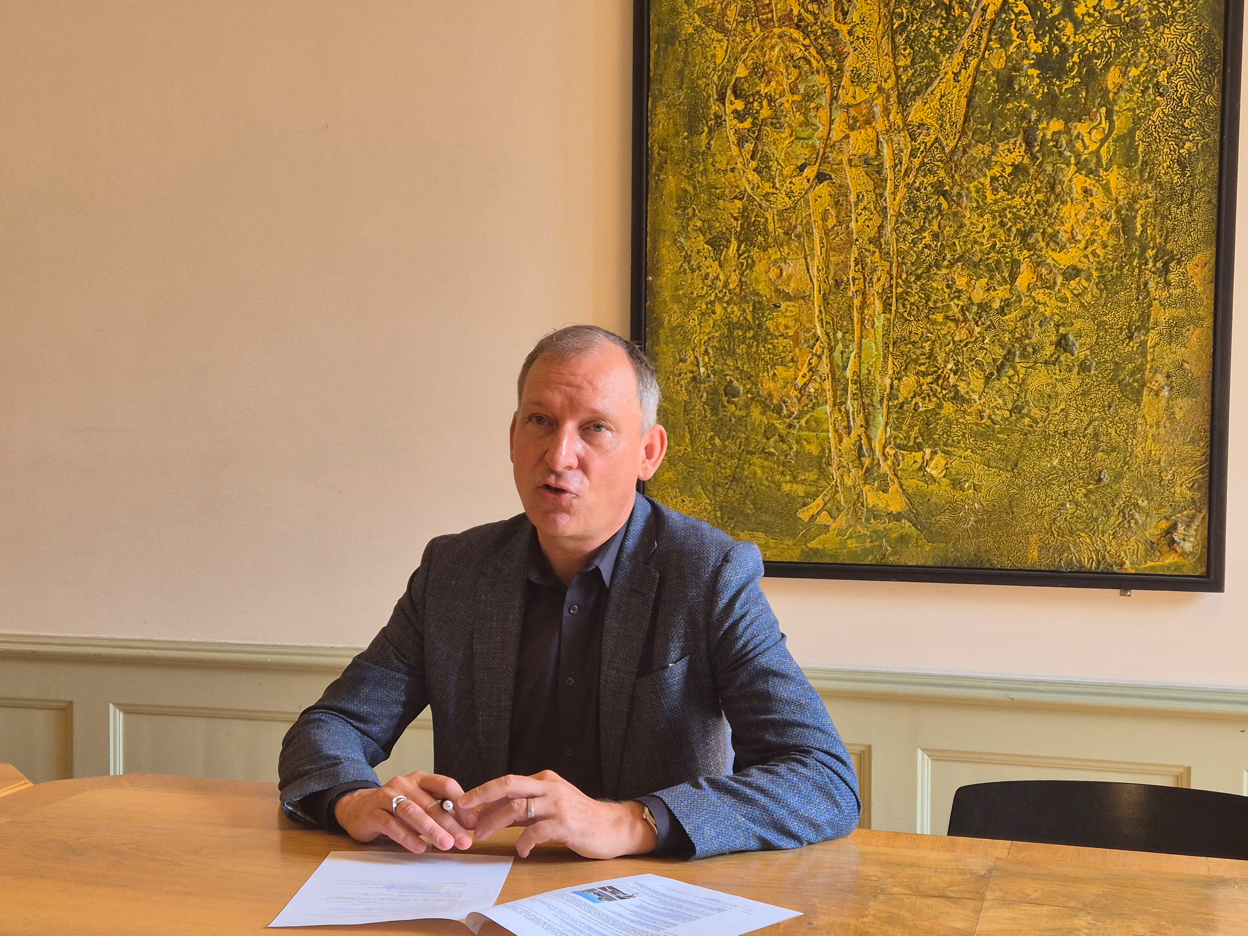 지난 3월23일(현지 시각) 한국 기자단과 인터뷰 중인 토마스 주르부헨 스위스 취리히연방공대 교수 / 김송이 기자