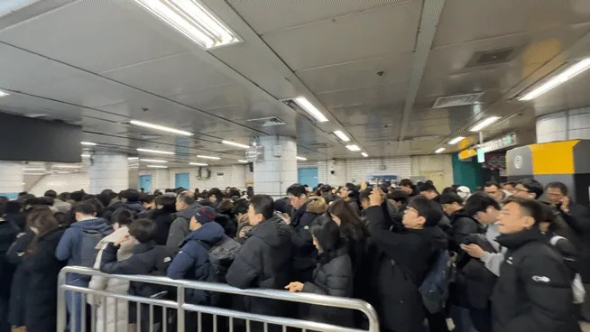 지난 1월 13일 오전 서울 지하철 4호선 사당역. 시내버스 파업으로 지하철을 이용하려는 시민들로 역 내부가 붐비고 있는 모습. /조선비즈DB