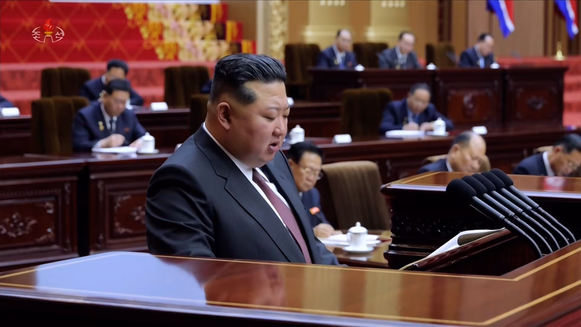 김정은 북한 국무위원장이 지난달 최고인민회의 제15기 제1차회의에서 시정연설을 하고 있다./조선중앙TV
