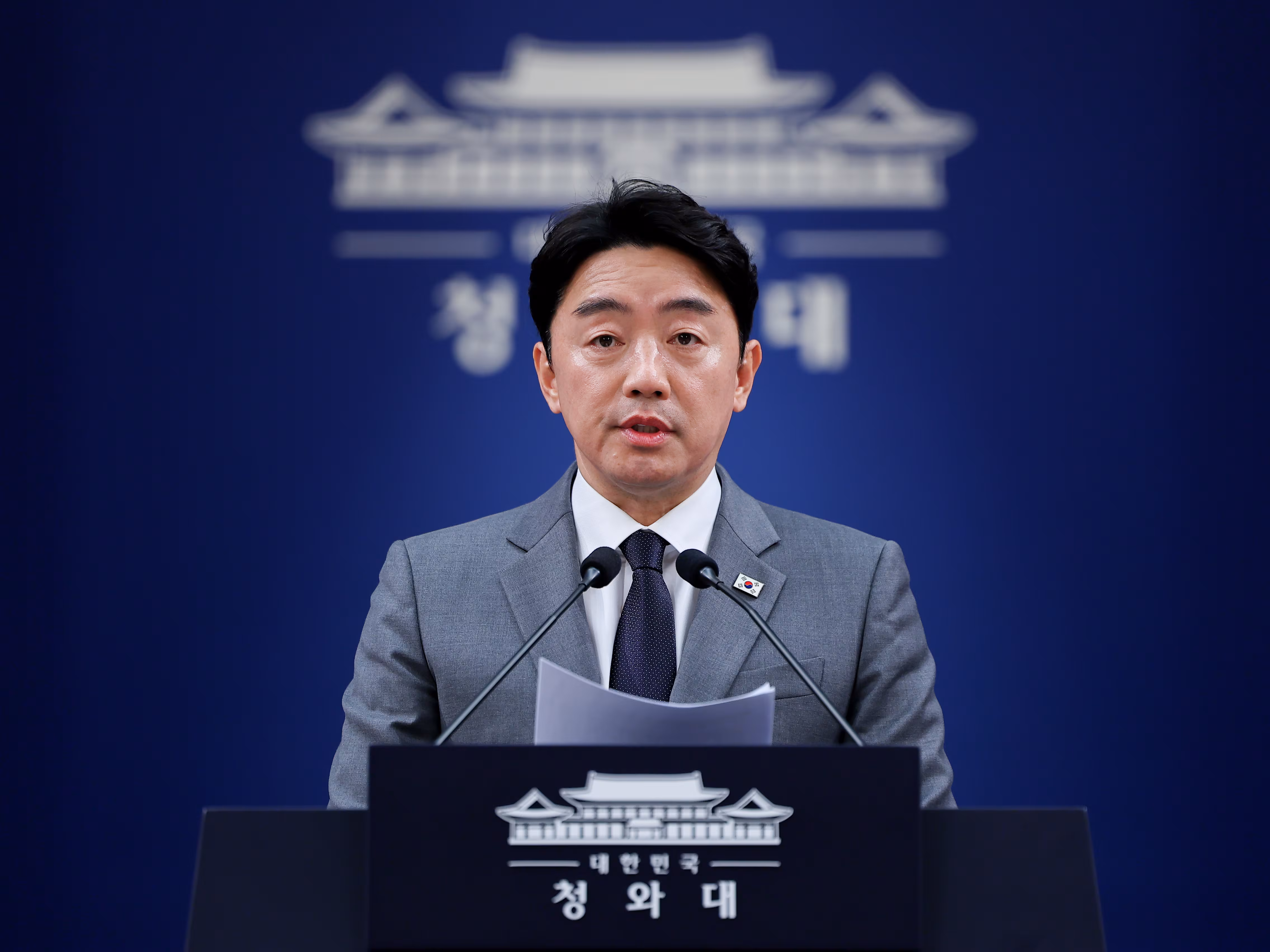 강훈식 비서실장이 29일 청와대 춘추관에서 '공직역량 강화' 핵심성과 및 추진계획 브리핑을 하고 있다. /연합뉴스