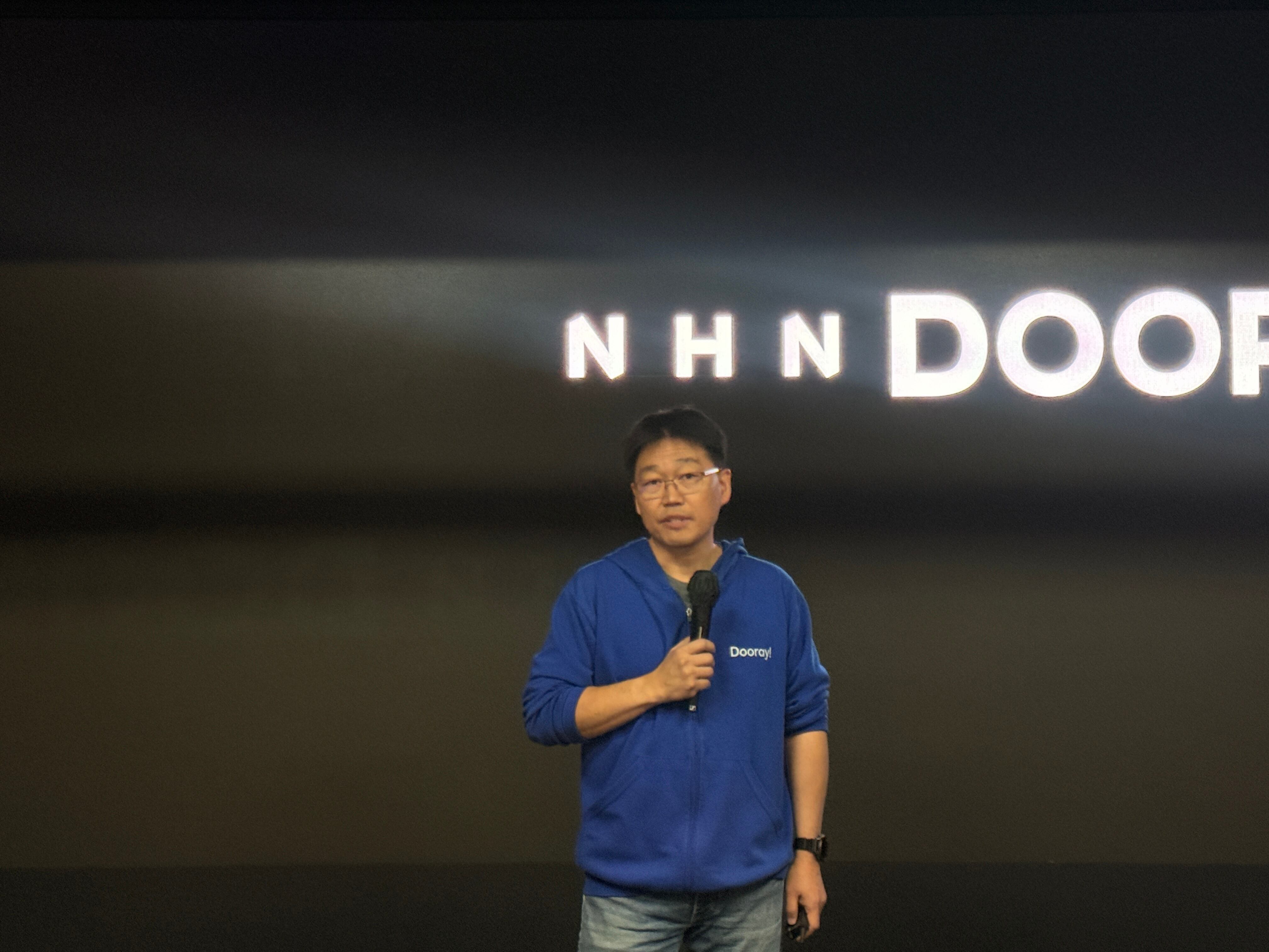 28일 경기 성남시 판교 사옥에서 열린 기자간담회에서 백창열 NHN두레이 대표가 기능을 소개하고 있다./이호준 기자