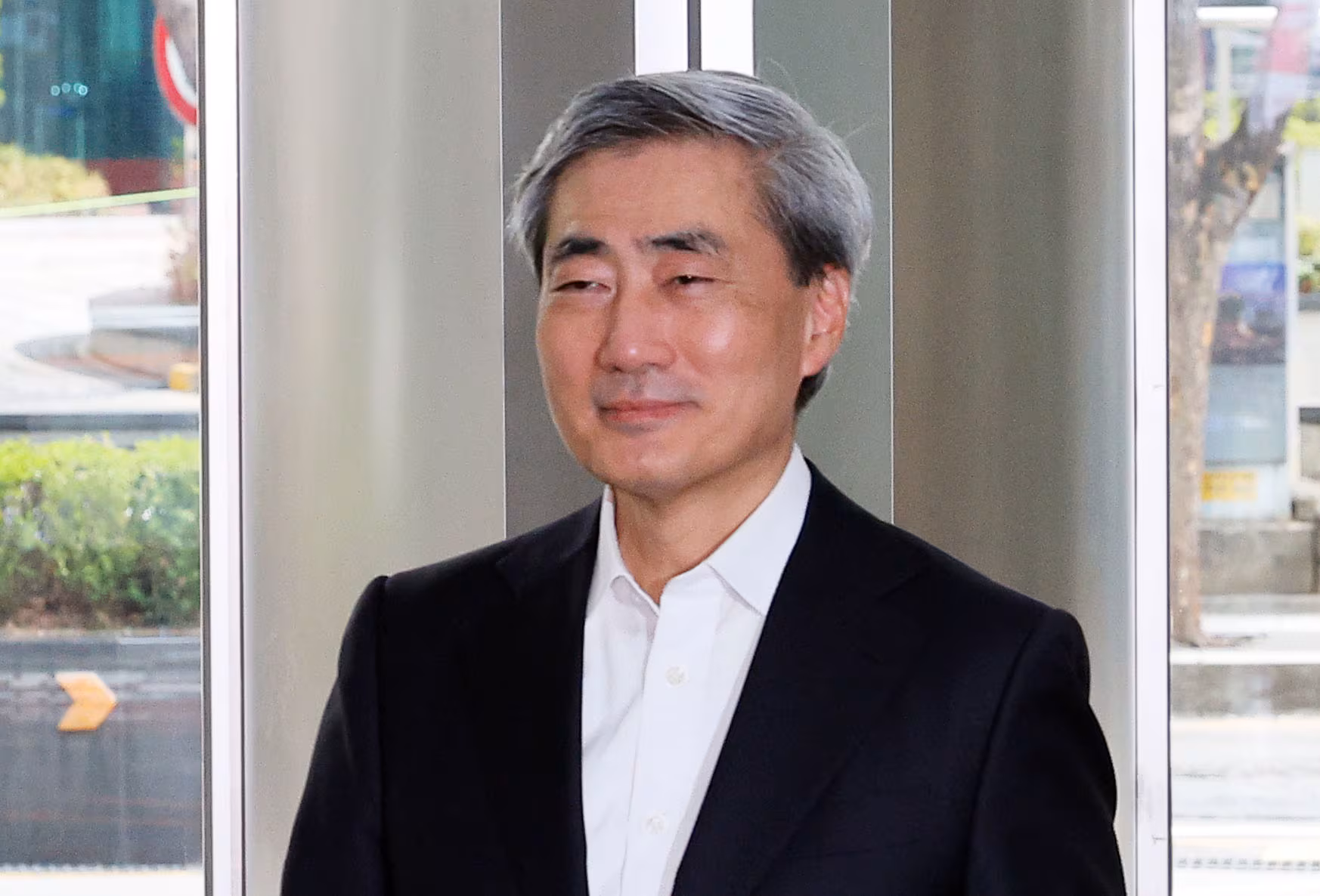 신현송 한국은행 총재 후보자가 1일 서울 중구 한화금융플라자에 마련된 인사청문회준비사무실로 출근하고 있다. /연합