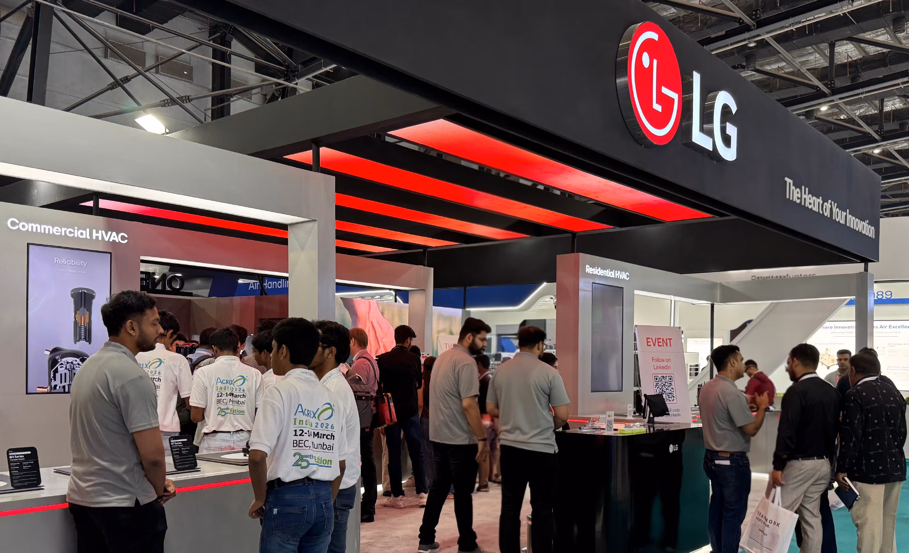 LG전자가 12일 인도 뭄바이에서 열린 공조 전시회 'ACREX 2026'에서 최고 수준의 에너지 효율과, 작동 중 정전으로 인한 급정지시 발생하는 충격을 최소화하는 설계를 적용한 컴프레서 부품 라인업을 공개했다. /LG전자 제공