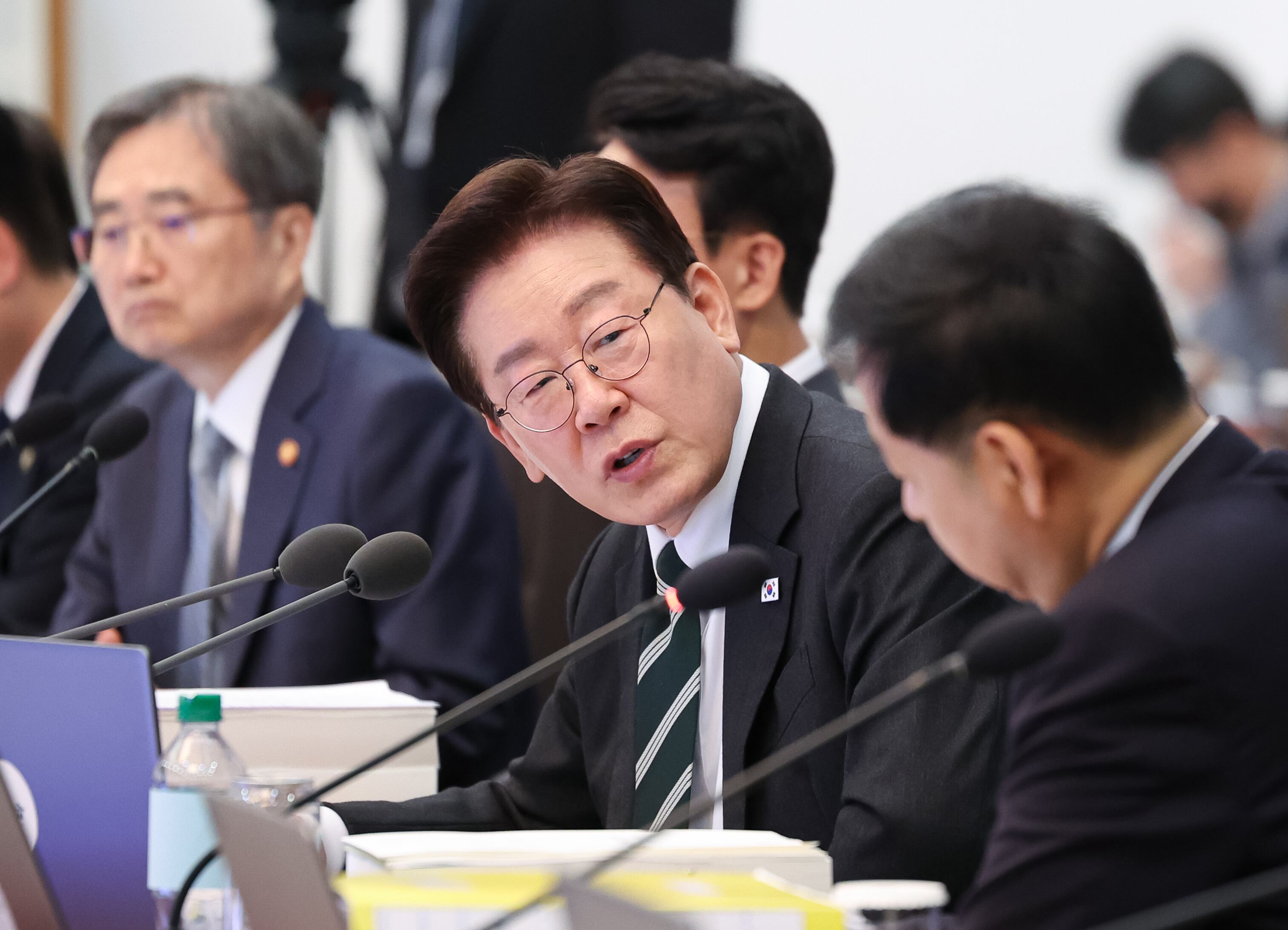 이재명 대통령이 28일 청와대에서 열린 국무회의 겸 비상경제점검회의에서 발언하고 있다. /연합뉴스