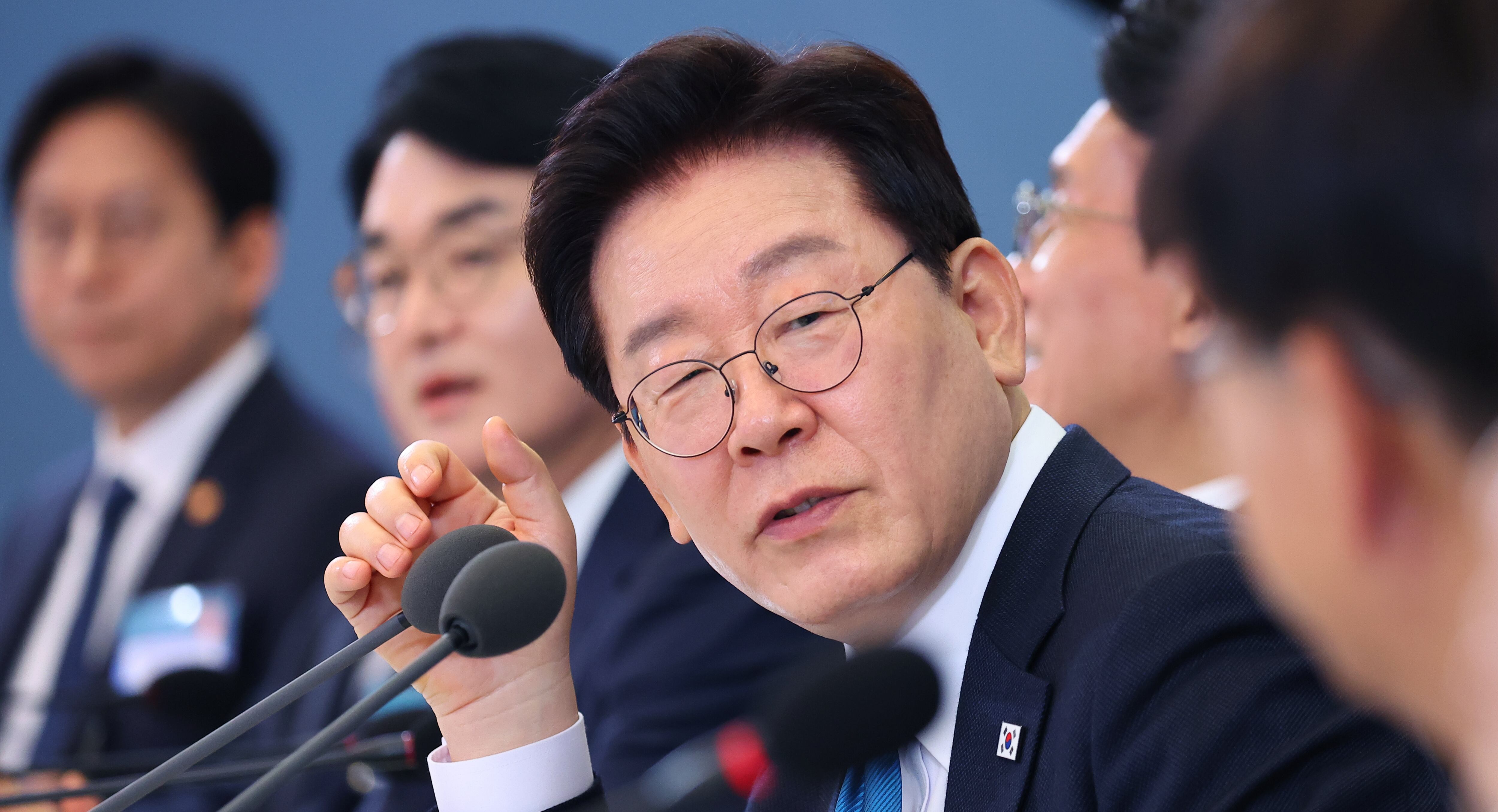 이재명 대통령이 15일 청와대에서 열린 규제합리화위원회 제1차 전체회의에서 발언을 하고 있다. /뉴스1