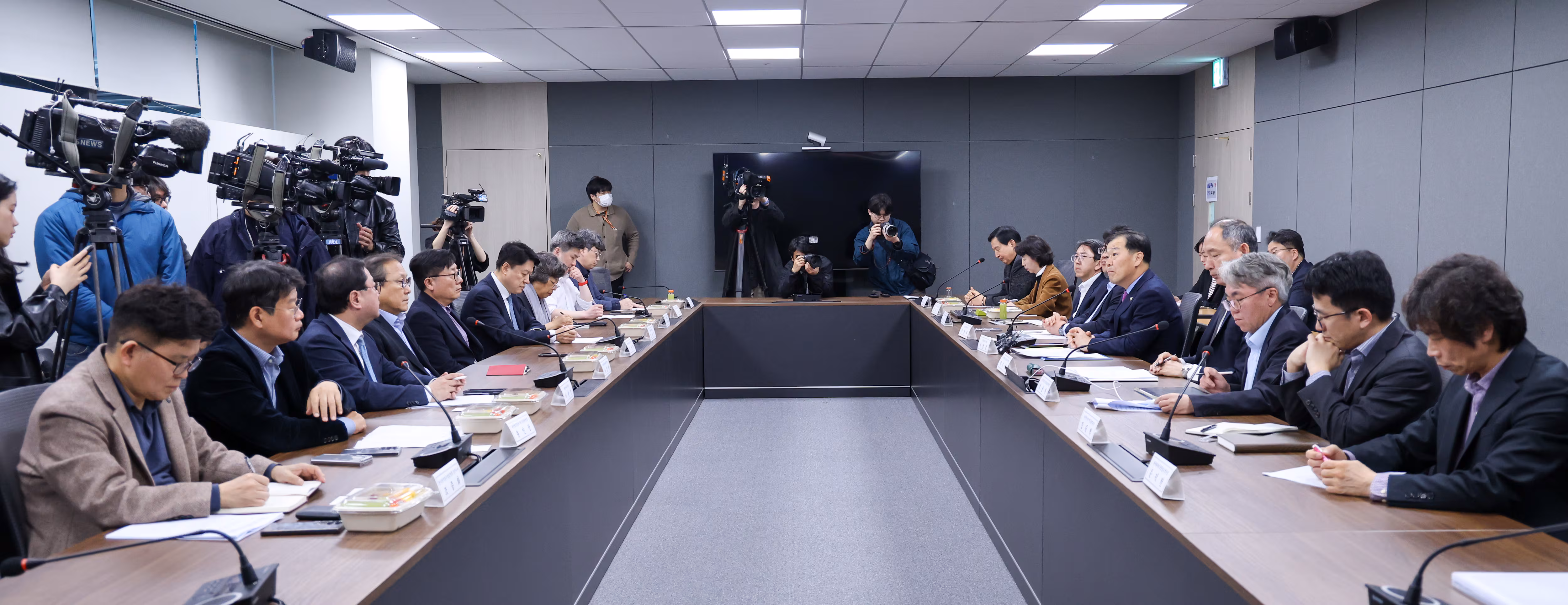이형훈 보건복지부 제2차관이 지난달 31일 오후 서울 중구 T타워에서 열린 '중동전쟁 대응 보건의료 관계기관 회의'에 참석해 모두 발언을 하고 있다./뉴스1