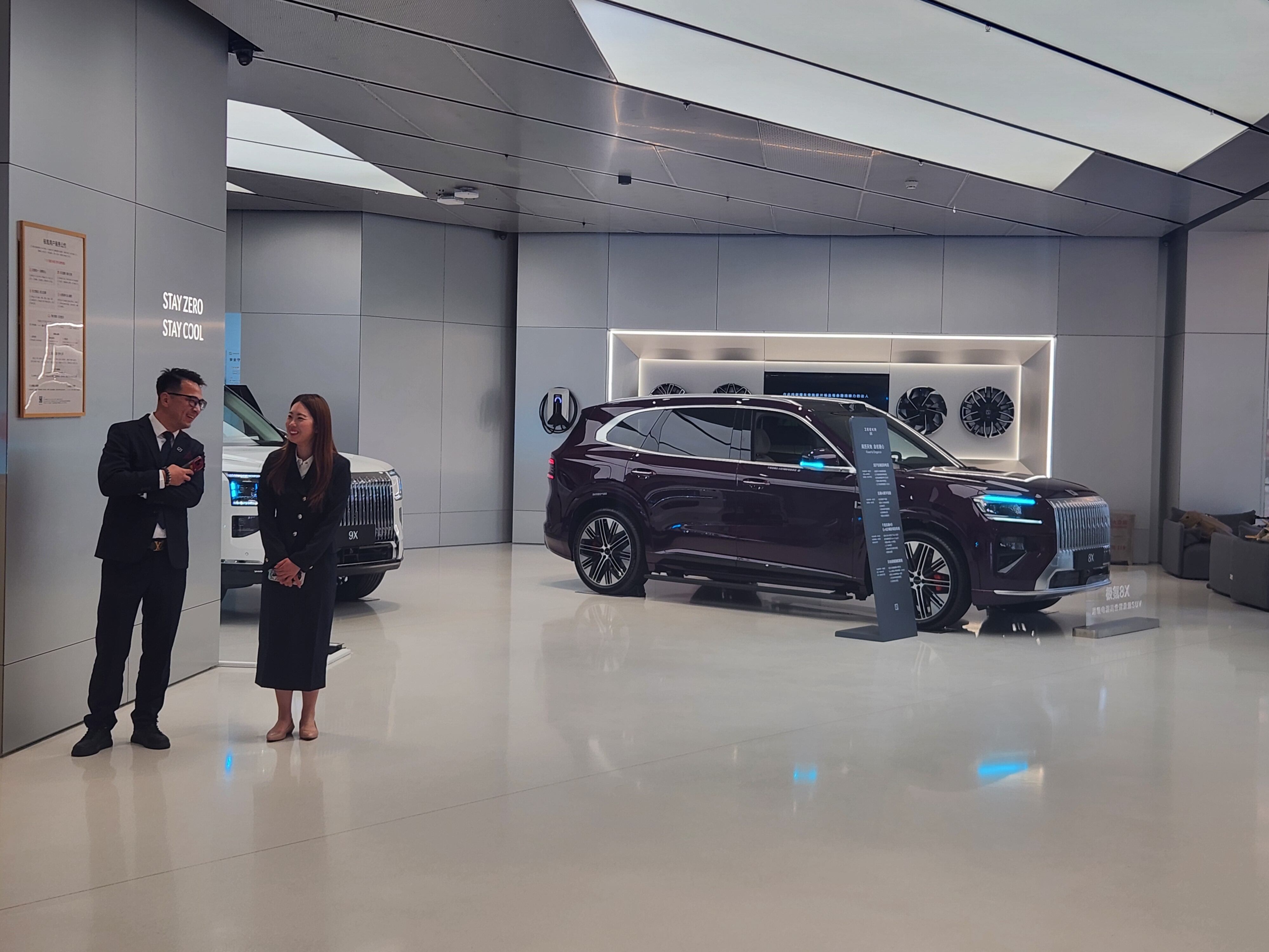 지커 상하이 플래그십 스토어에 전시된 준대형 SUV 8X. /진상훈 기자