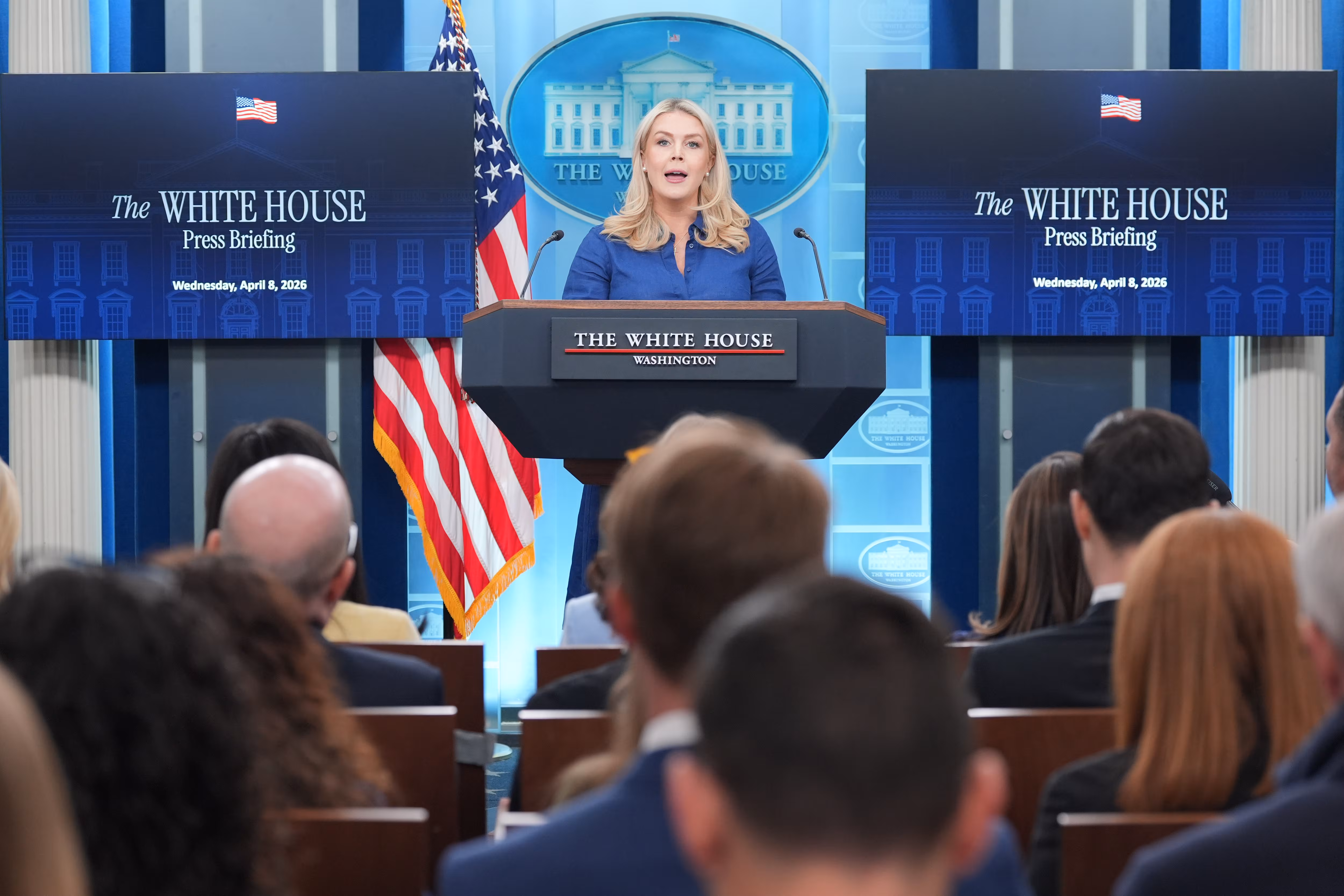 캐롤라인 레빗 백악관 대변인이 브리핑하고 있다. /AP