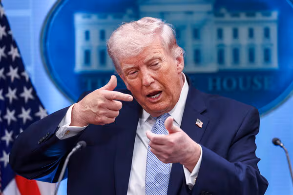 Donald Trump, president of the United States, gestures as he answers questions from reporters during an Iran briefing at the White House in Washington on the 6th (local time). /EPA-Yonhap