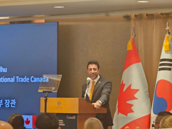 마닌더 시두(Maninder Sidhu) 캐나다 국제통상부 장관이 31dlf 롯데호텔 서울에서 열린 한국-캐나다 경제협력 포럼에 참석해 인사말을 하고 있다. / 이성은 기자