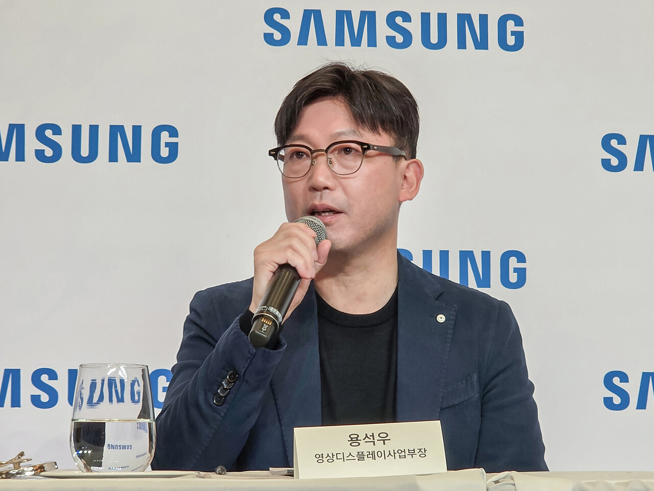 용석우 영상디스플레이(VD)사업부 사장이 미국 라스베이거스에서 열리는 세계 최대 가전·정보기술(IT) 박람회 ‘CES 2026’ 개막을 앞둔 1월 5일(현지시각) 열린 기자간담회에서 발언을 하고 있다. / 삼성전자