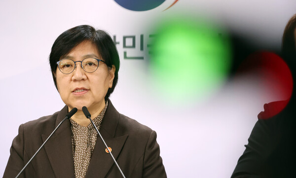 정은경 보건복지부 장관이 7일 서울 종로구 세종대로 정부서울청사에서 의료제품 수급대응 관계부처 합동 브리핑을 하고 있다. / 뉴스1