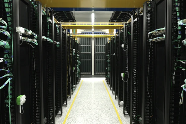 엔비디아의 H100 등 GPU로 구축된 NHN클라우드 광주 국가 AI데이터센터 내부 [사진: NHN클라우드]