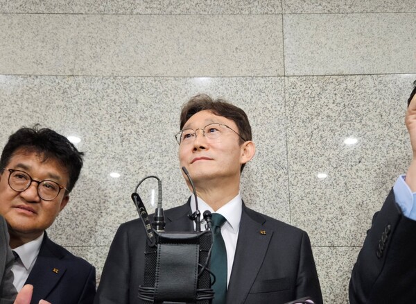 박윤영 대표는 9일 한국과학기술회관에서 열린 배경훈 부총리겸 과학기술정보통신부 장관과 통신 3사간 간담회 후 기자 질의에 답하고 있다. [사진: 디지털투데이]