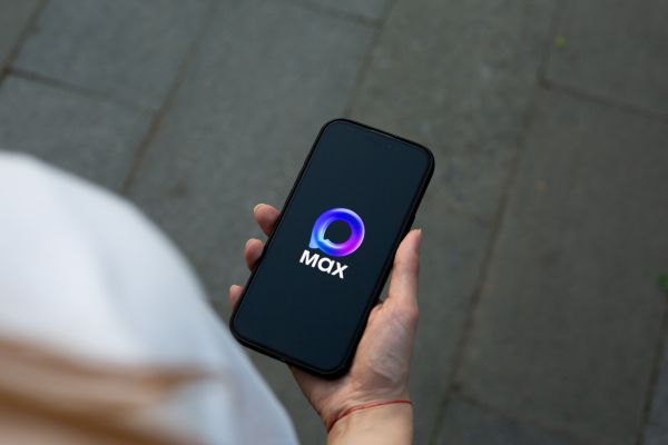  러시아가 메신저 차단과 VPN 규제를 강화하며 국가 메신저 맥스로 이용자 이동을 유도하고 있다. [사진: 셔터스톡]