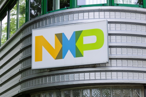 이번 실적은 NXP반도체가 AI 연산 칩이 아닌 전력·제어 영역에서도 데이터센터 수요를 흡수하고 있다는 점을 보여줬다. [사진: 셔터스톡]