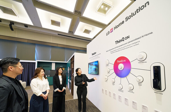 LG 이노페스트 2026 아시아태평양(LG InnoFest 2026 APAC) 현장에서 LG전자 관계자가 씽큐온 모델을 설명하고 있다. [사진: LG전자]
