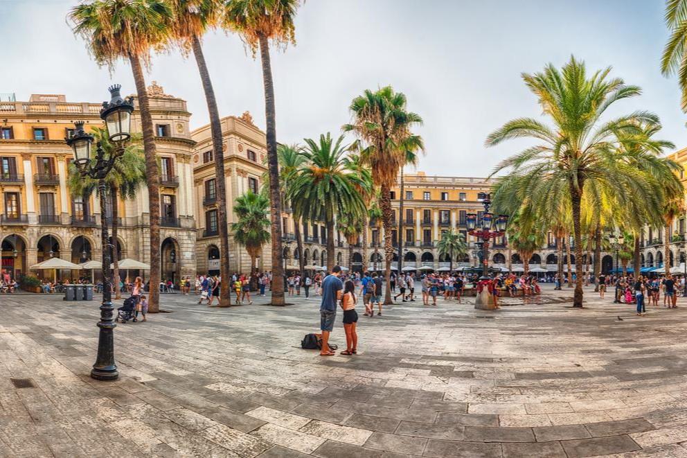Plaça Reial / Designed by Freepik