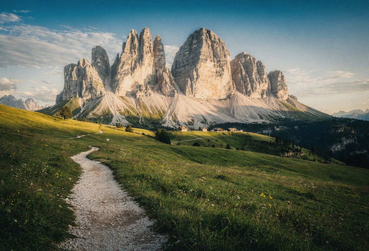 &nbsp;   Dolomites, northern Italy / Designed by Freepik