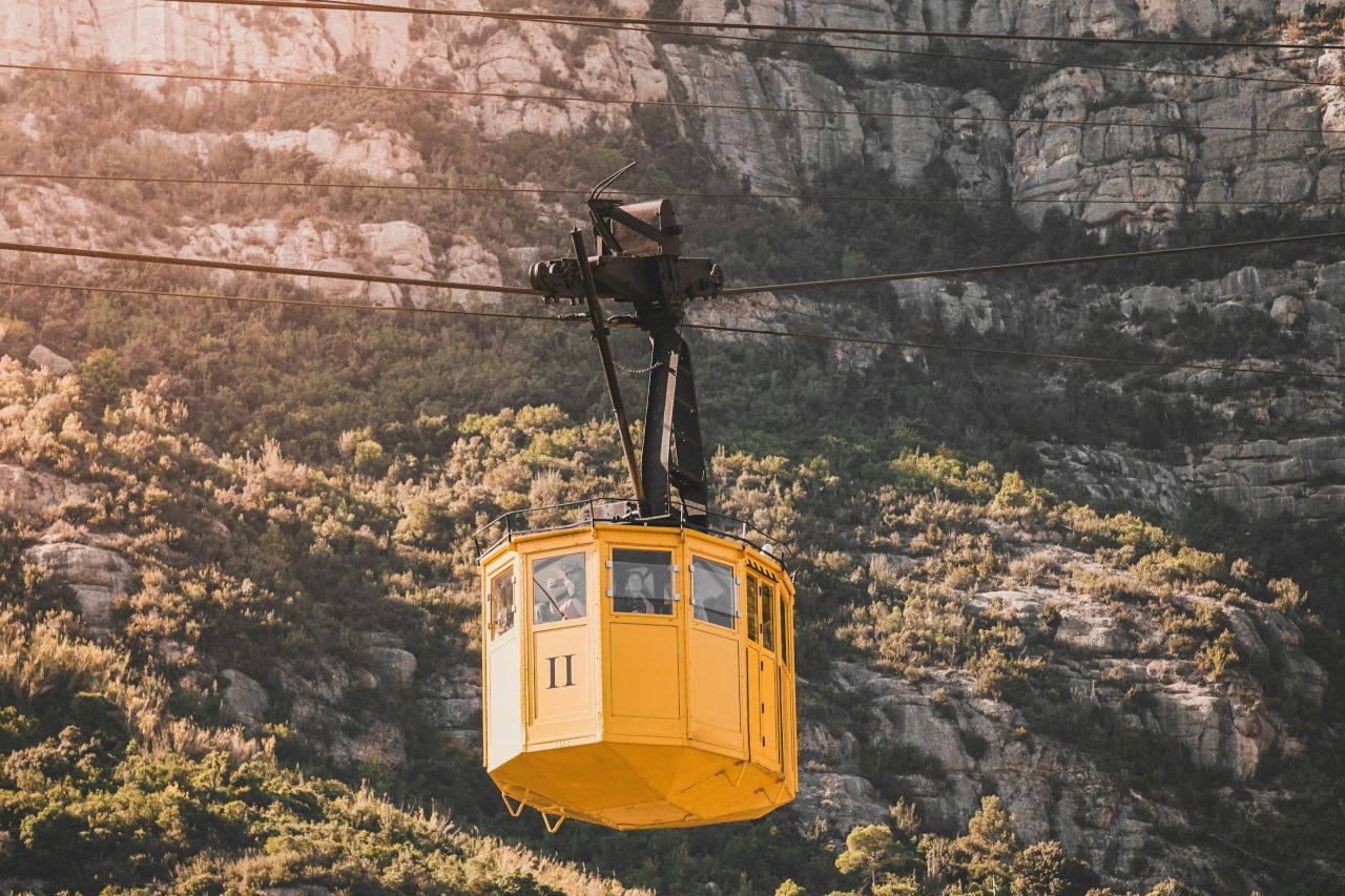 몬세라트 케이블카 / 사진=unsplash@Collins Lesulie