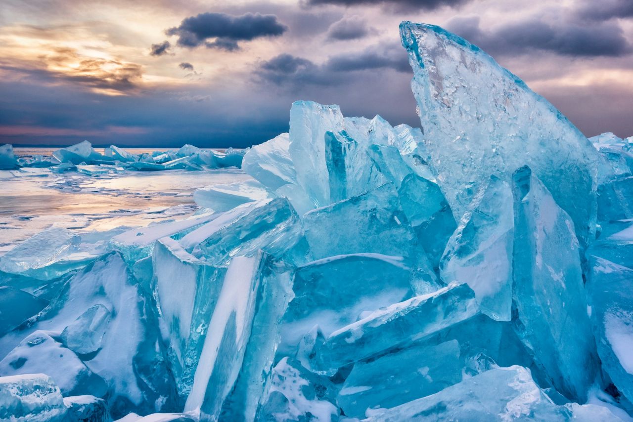 &nbsp;   Mer de Glace / Photo: unsplash@Sergey Pesterev