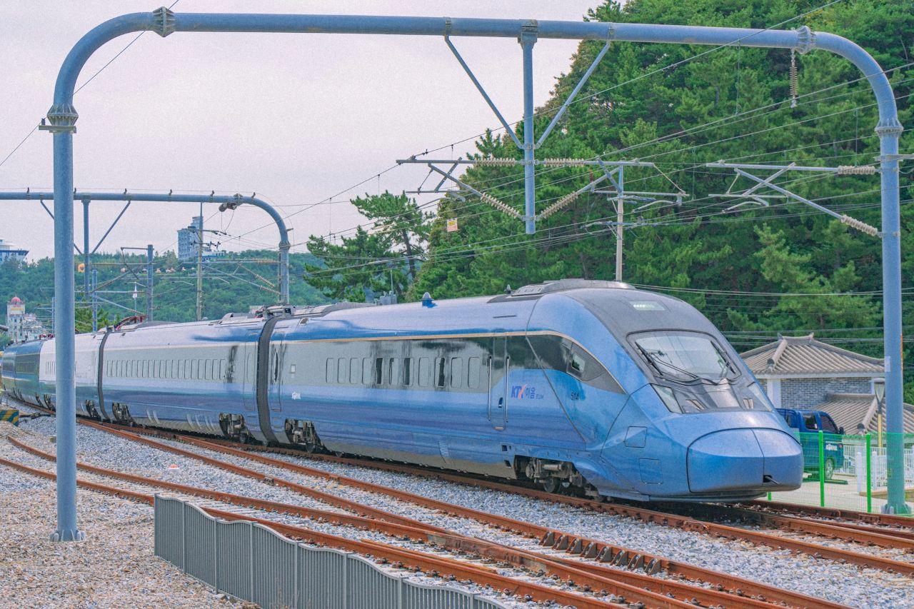 KTX 타고 강릉 여행 떠나기 / 사진=unsplash@Seungmin Yoon