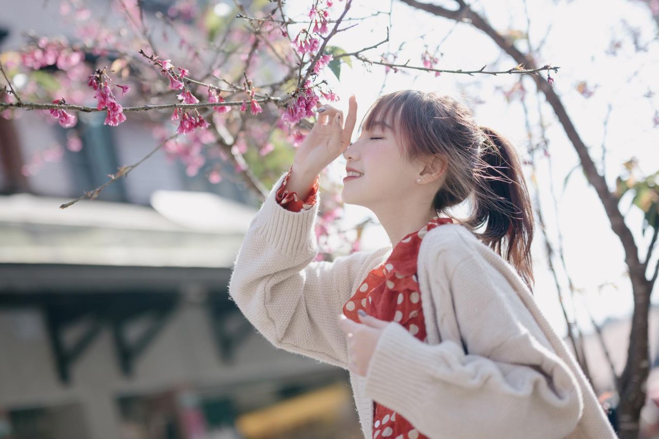 꽃 가지와 하나 되기