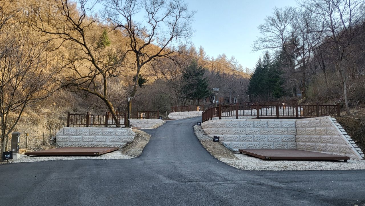 캠핑족을 위한 야영데크 / 사진=산림청
