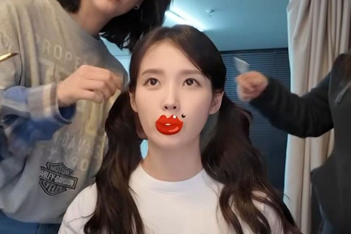 引用：YouTubeチャンネルイ・ジグム（IU Official）