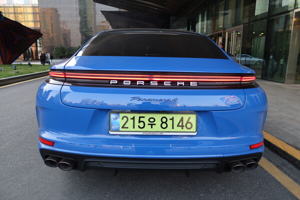 &nbsp;   Porsche Panamera 4 E-HYBErid rear view [Oh Doohwan, Reporter]