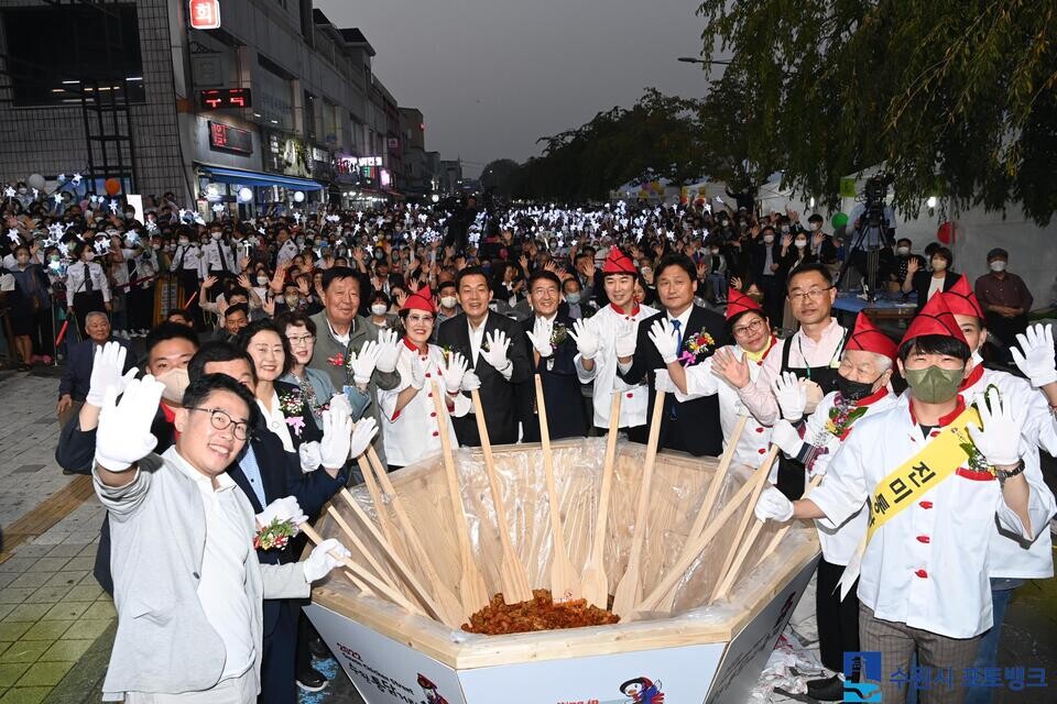 &nbsp;   ▲ In response, Suwon City is promoting a Chicken Belt project centered on Chicken Street. /Photo courtesy of Suwon Special City