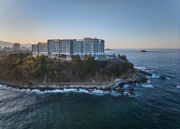 [서울=뉴시스] 유류비 상승으로 이동에 대한 부담이 커진 가운데 롯데리조트가 봄 시즌 여행을 준비하는 고객들을 위한 실속형 이벤트를 마련한다. 사진은 롯데리조트 속초.(사진=롯데호텔앤리조트) *재판매 및 DB 금지