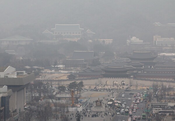 [기상속보]오늘날씨 출근길 아침기온 쌀쌀 황사에 미세먼지 '매우나쁨' 서울 낮 19도...주말,주간 예보.연합뉴스 제공