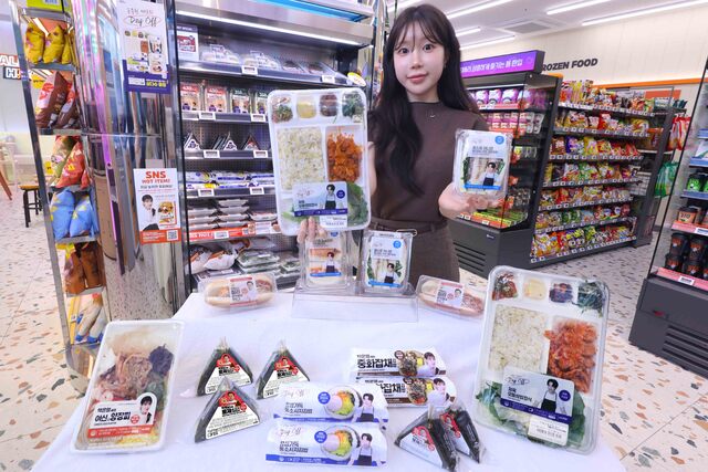 Ready-to-eat items Emart24 released in collaboration with well-known chefs like Park Eun‑young and Son Jong‑won. (Provided by Emart24)