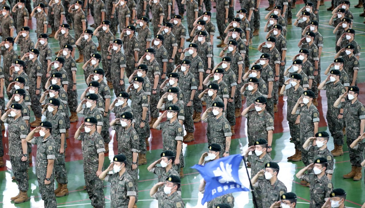 육군훈련소 인터넷 편지' 역사 속으로…“휴대폰 사용 가능”｜동아일보