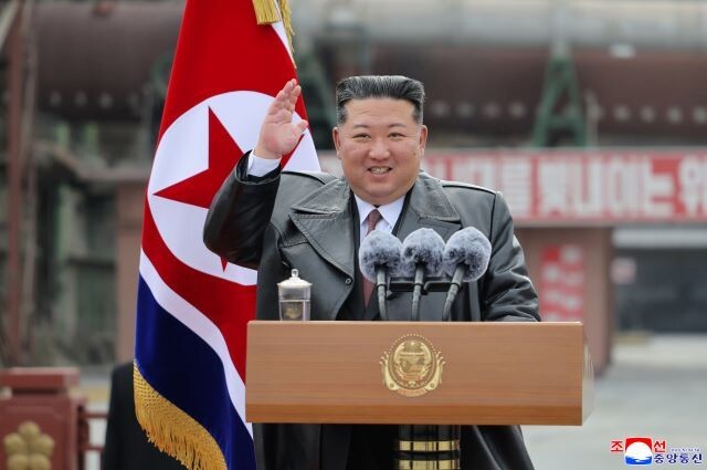 김정은 이란 공습에도 시멘트공장 공개 방문…“투쟁공적은 영웅적”