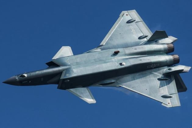 美 F-35 맞서 中 스텔스 전투기 J-20 대량 생산 들어가 | 한국경제