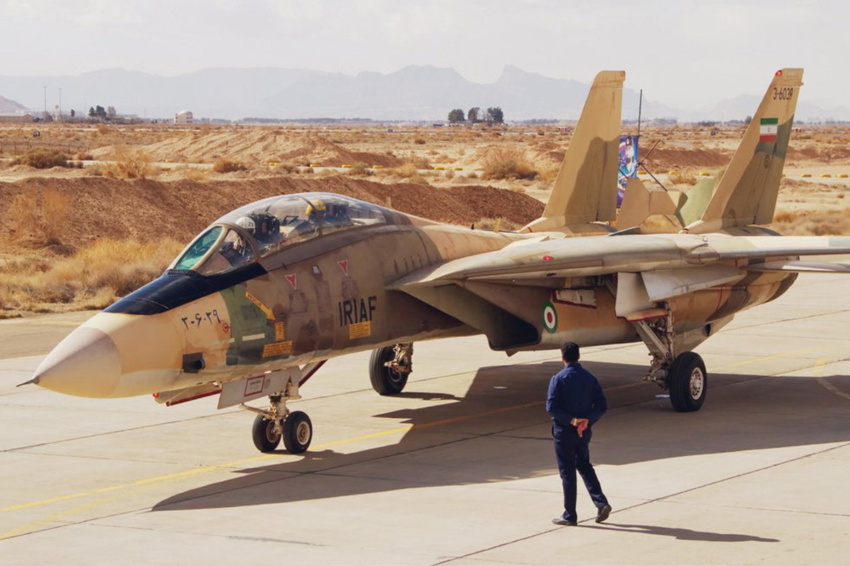 쑥대밭 이란 공군기지에 '미국산 F-14' 전투기가…｜동아일보