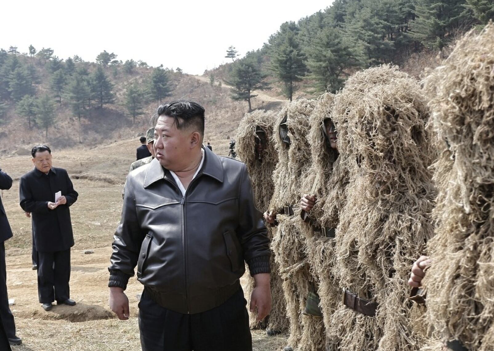 북한군 수풀 위장복, 드론전 염두에 둔 것” – RFA 자유아시아방송