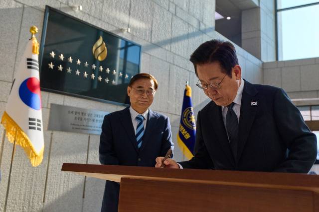 한국의 ''1급 국가기밀 중국에 털렸다'' 국정원 블랙요원 정보 명단 유출한국의 ''1급 | 오버히트