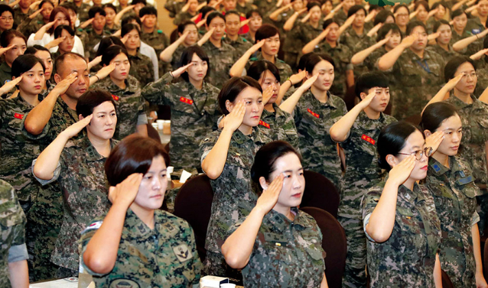여성, 왜 군대 안 가?