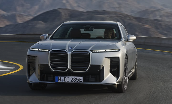 드디어 공개 BMW 7시리즈 부분 변경 모델 출시는 7월부터?