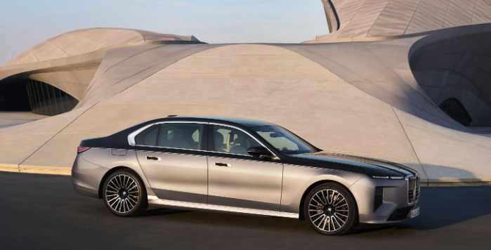 드디어 공개 BMW 7시리즈 부분 변경 모델 출시는 7월부터?