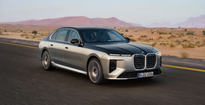 드디어 공개 BMW 7시리즈 부분 변경 모델 출시는 7월부터?
